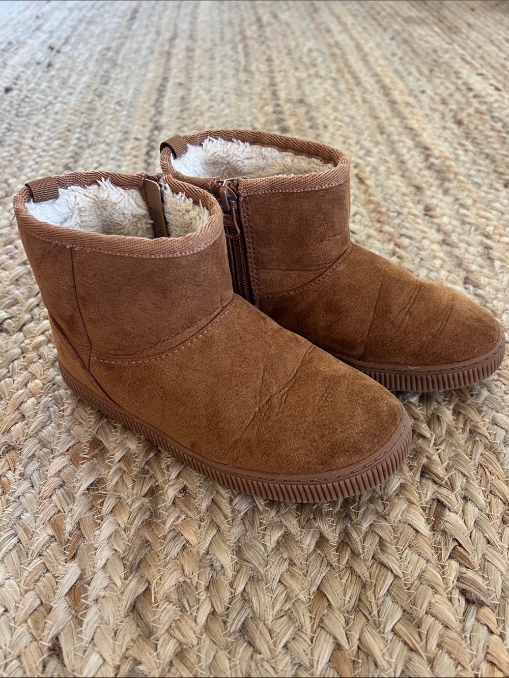 Cat & Jack Kids Brown Faux-Suede Winter Ankle Boots fur lining size 12 GUC